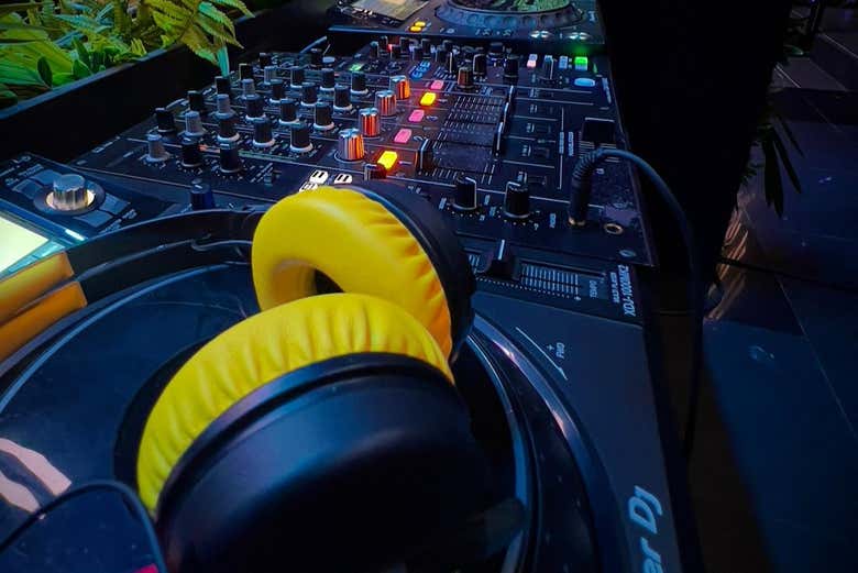 Fiesta en la discoteca Tropicalia