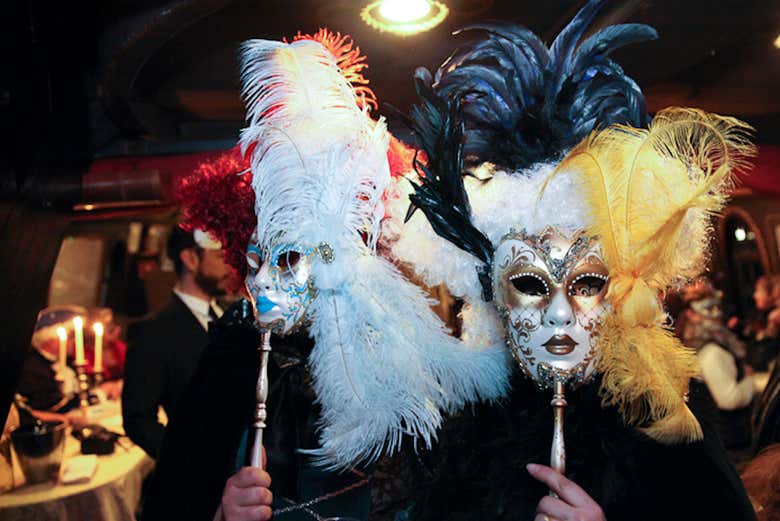 Fiesta de carnaval en el Galeón Veneciano