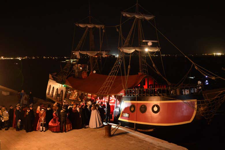Fiesta de carnaval en el Galeón Veneciano