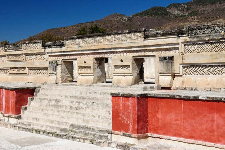 Mitla, Teotitlán del Valle y fábrica de Mezcal