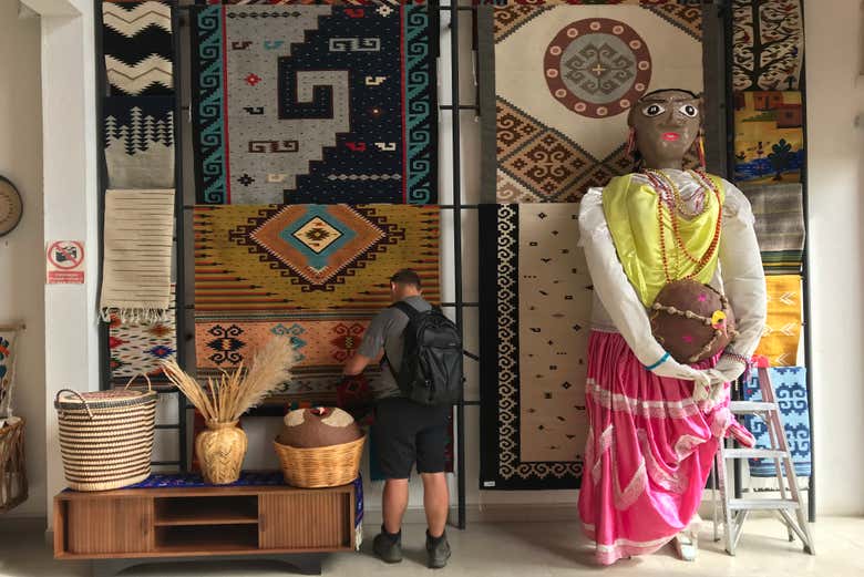 Mitla, Teotitlán del Valle y fábrica de Mezcal