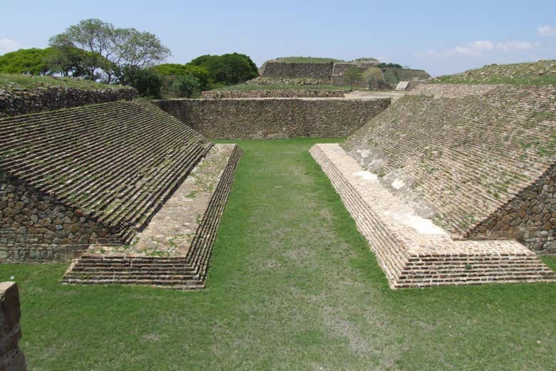 Excursión a Monte Albán, Arrazola y San Bartolo Coyotepec