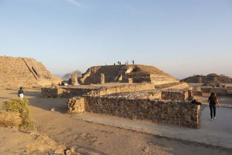 Tour al atardecer por la zona arqueológica de Monte Albán