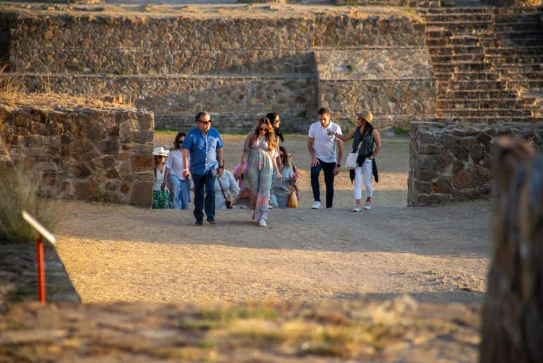 Tour al atardecer por la zona arqueológica de Monte Albán
