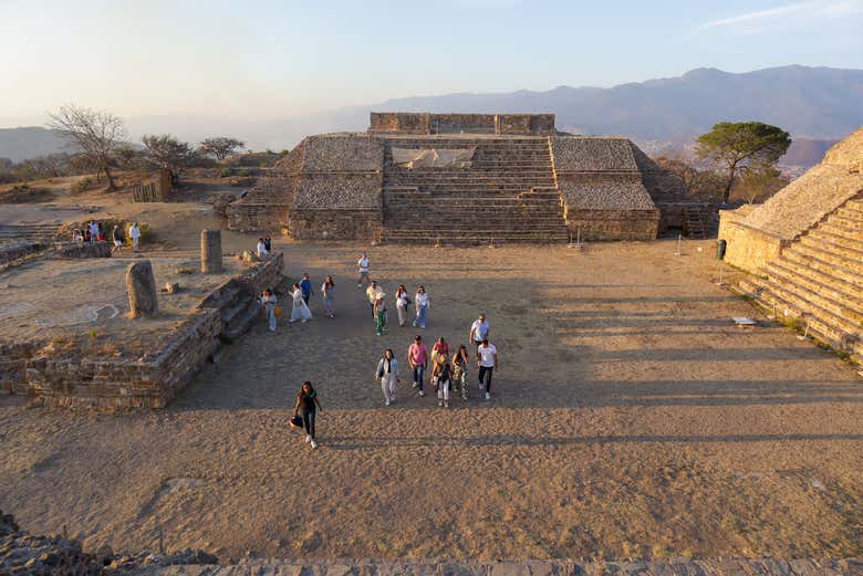 Tour al atardecer por la zona arqueológica de Monte Albán