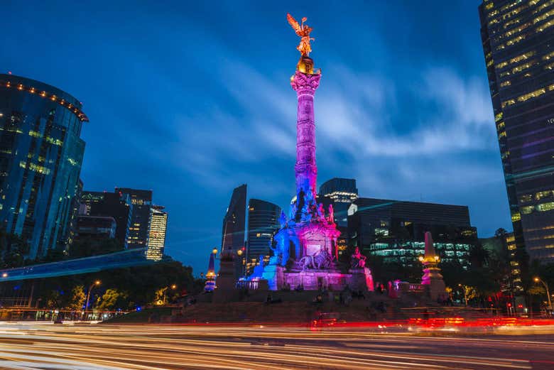 Tour nocturno en autobús descapotable