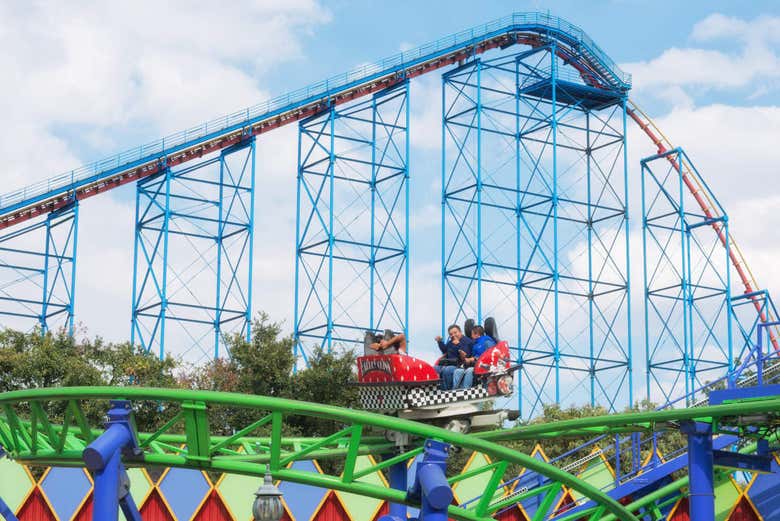 Entrada al parque Six Flags