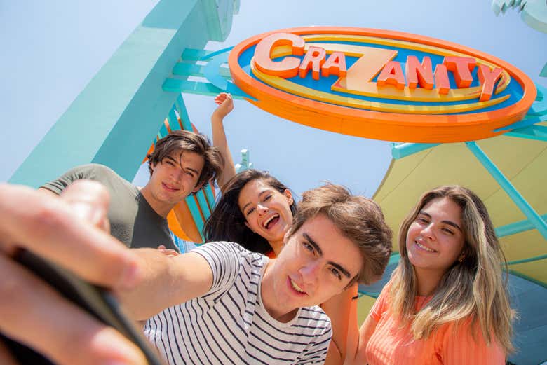Entrada al parque Six Flags