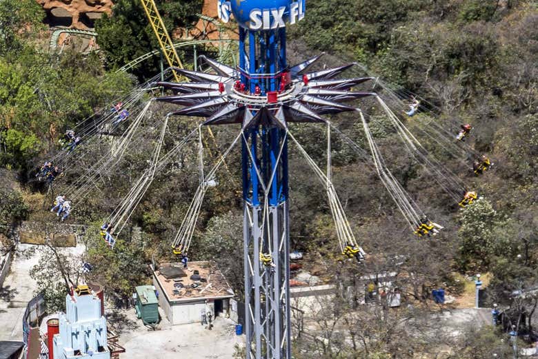 Entrada al parque Six Flags
