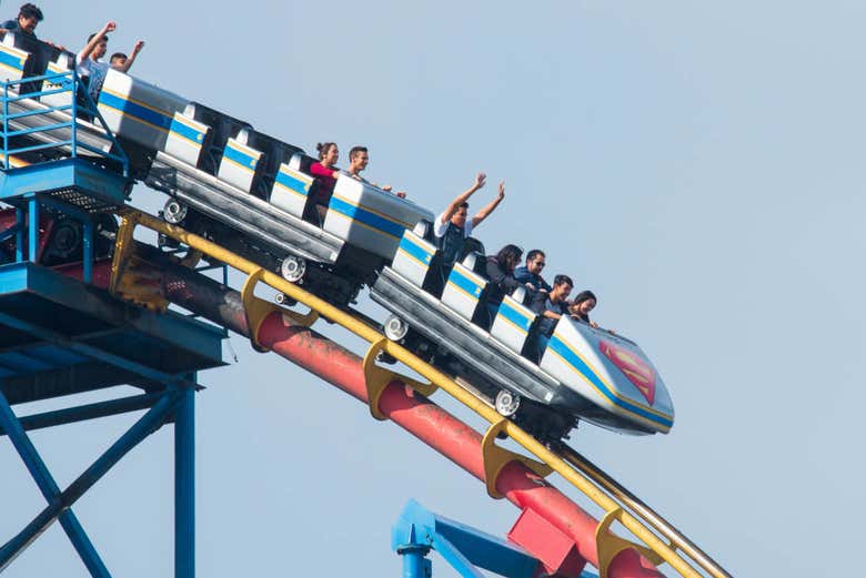 Entrada al parque Six Flags