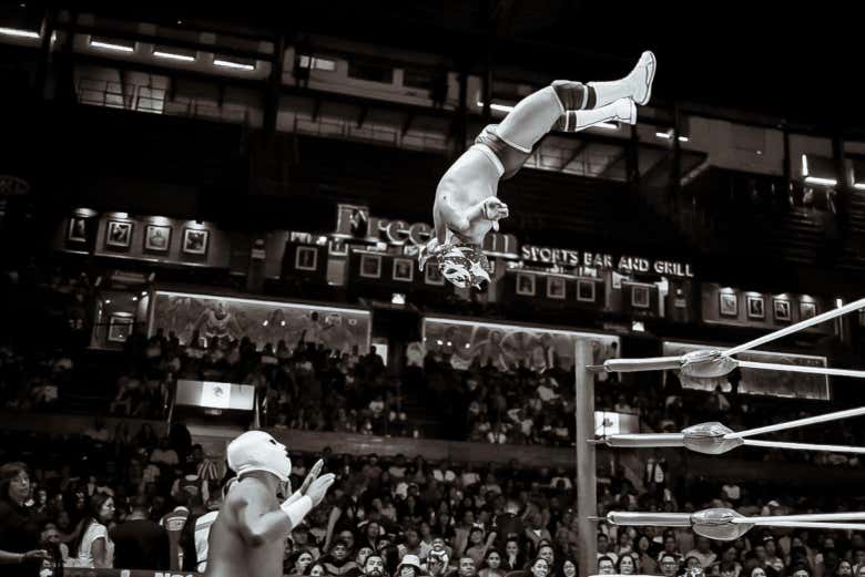 Lucha libre en la Arena México + Buffet y bebidas