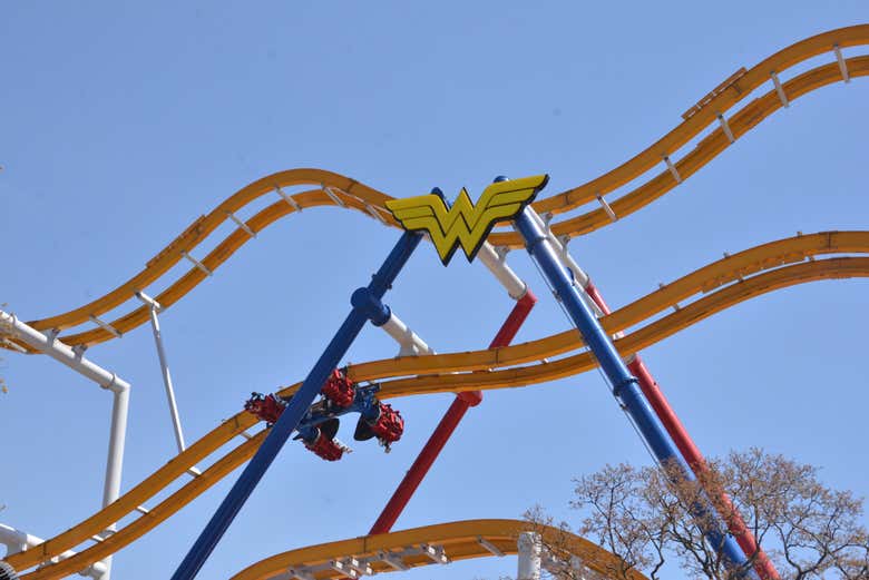 Entrada a Six Flags + Transporte