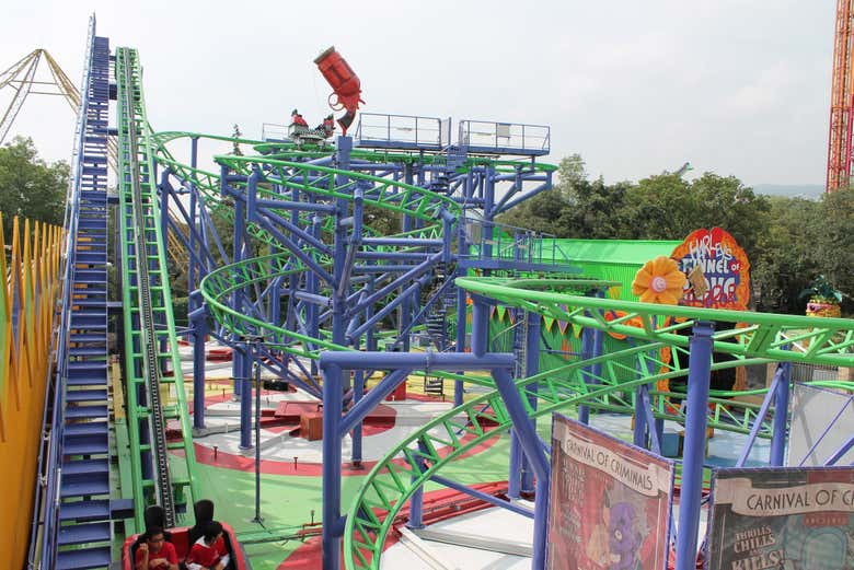 Entrada a Six Flags + Transporte