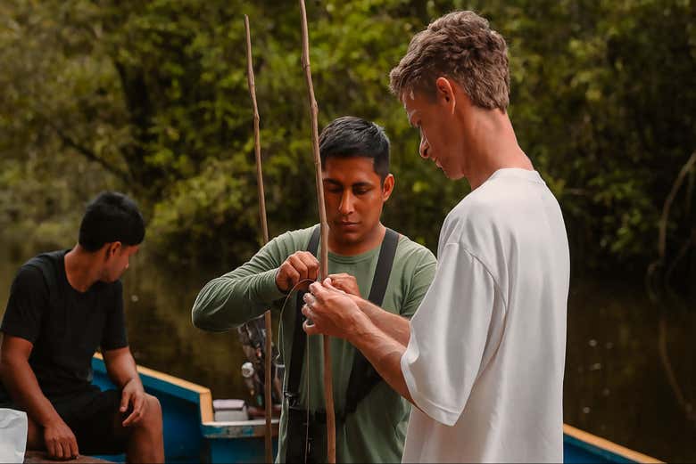 Pesca de pirañas en el río Itaya