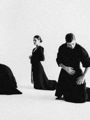 Traan el pelo suelto y corona de flores