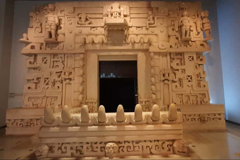 Excursión a Dzibilchaltún + Visita al Museo del Mundo Maya