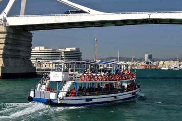 Paseo en Las Golondrinas por el puerto de Barcelona