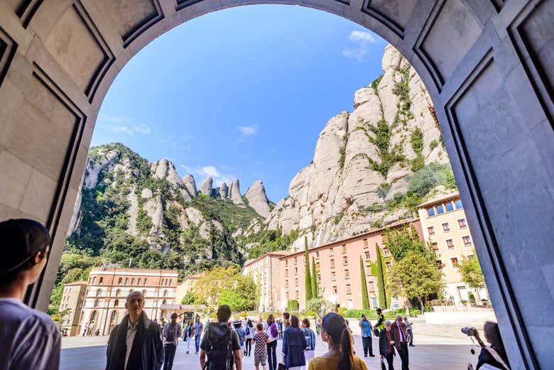 Trekking por Montserrat y visita al monasterio