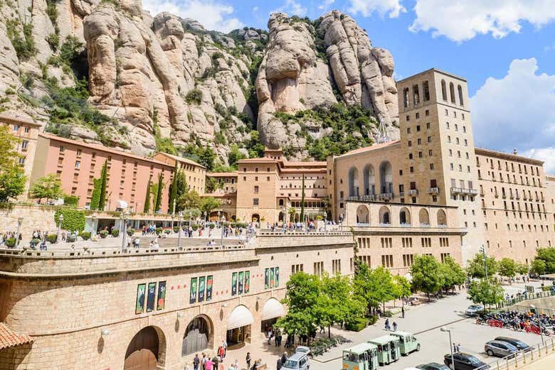 Trekking por Montserrat y visita al monasterio