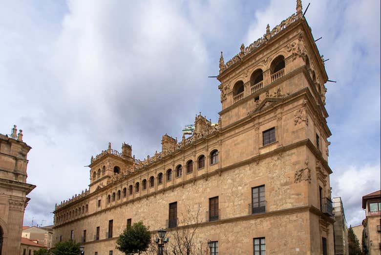 Entrada al Palacio de Monterrey con audioguía