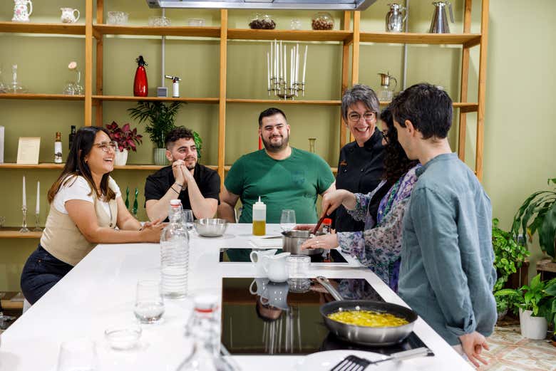 Clase de cocina de tapas y paella en Madrid