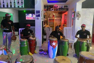 Clase de percusin en Trinidad