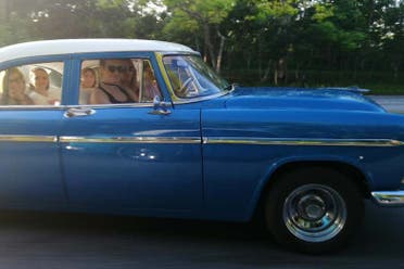 Excursin privada al Valle de Viales en coche clsico