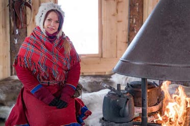 Paseo en trineo de renos y visita a un campamento sami