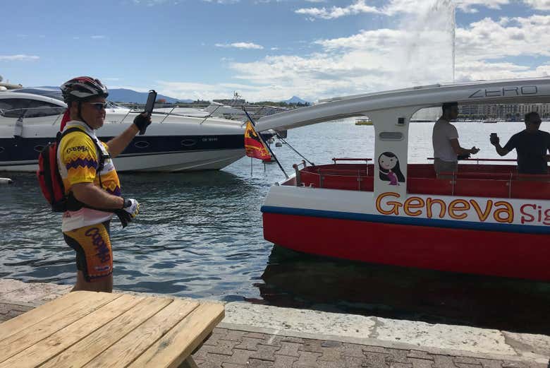 Paseo en barco solar por el lago Lemán