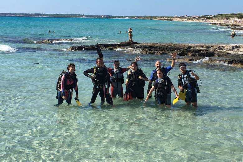 Bautismo de buceo en la playa de Migjorn