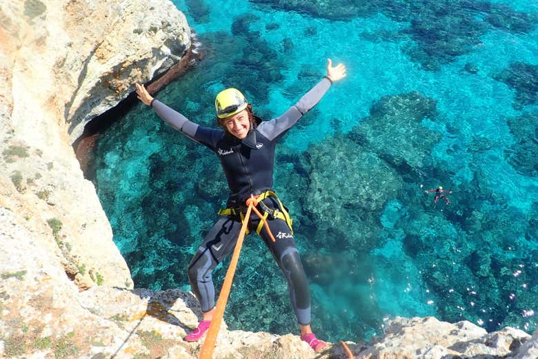 Senderismo, rápel y espeleología en Cala Falcó