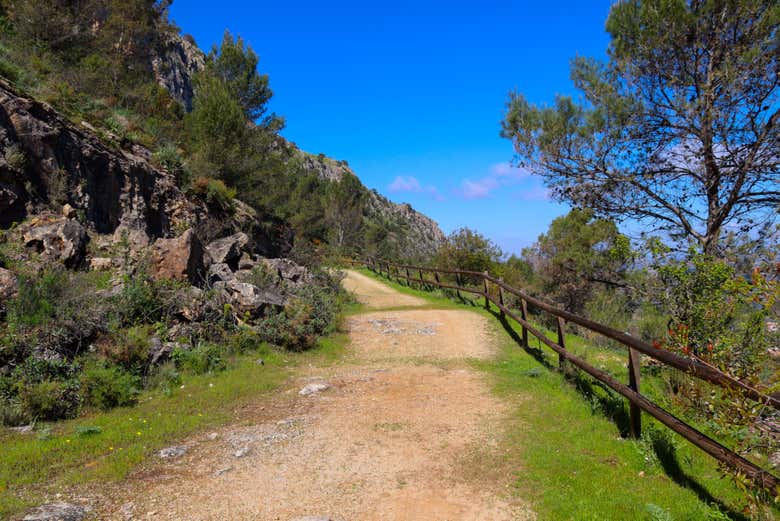 Senderismo por Cuevas de San Marcos