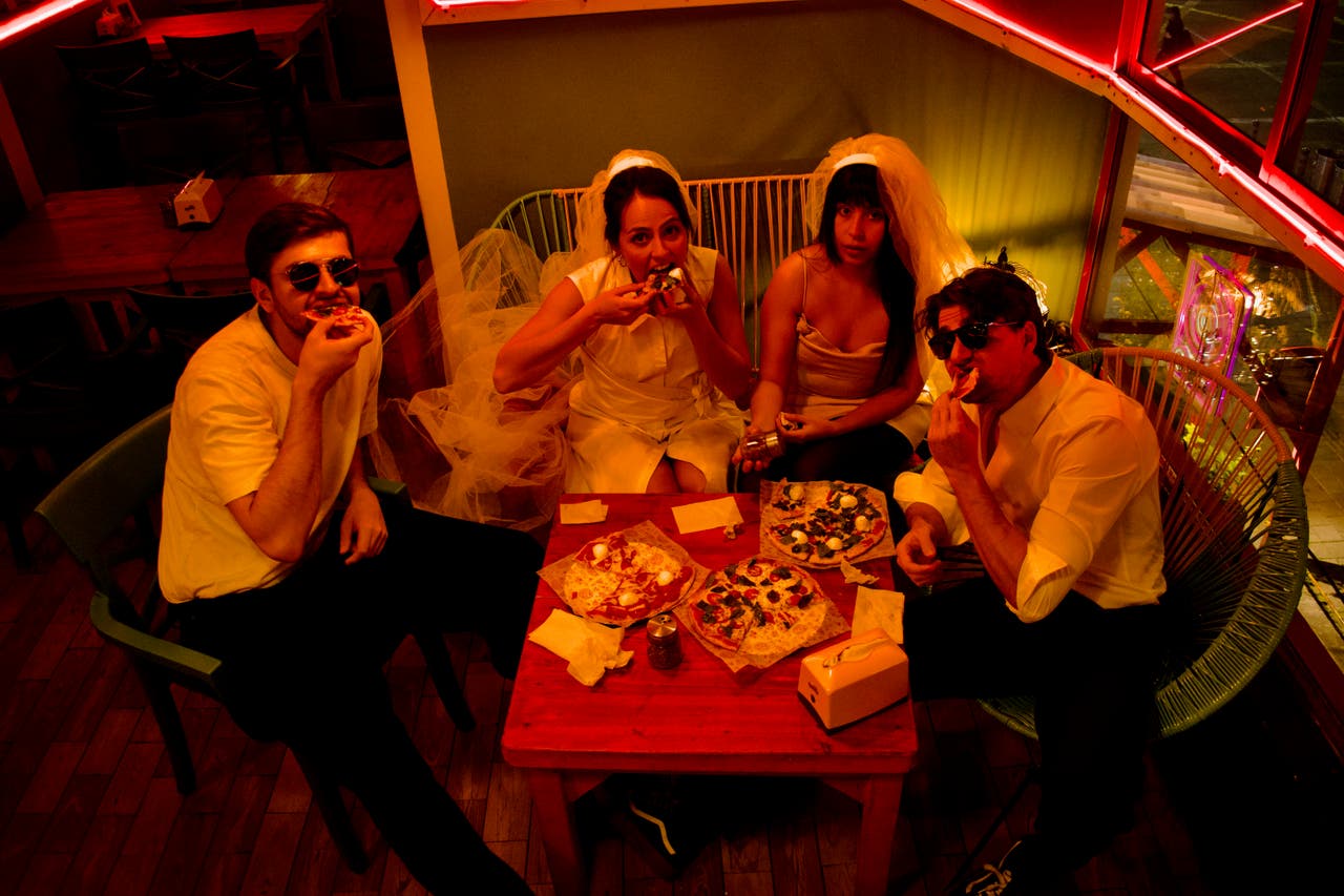 De Noche Todos Los Gatos Dicen Ti Amo - ESP::_related_product