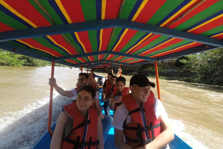 Paseo en barco por el río Magdalena + Degustación de Achira