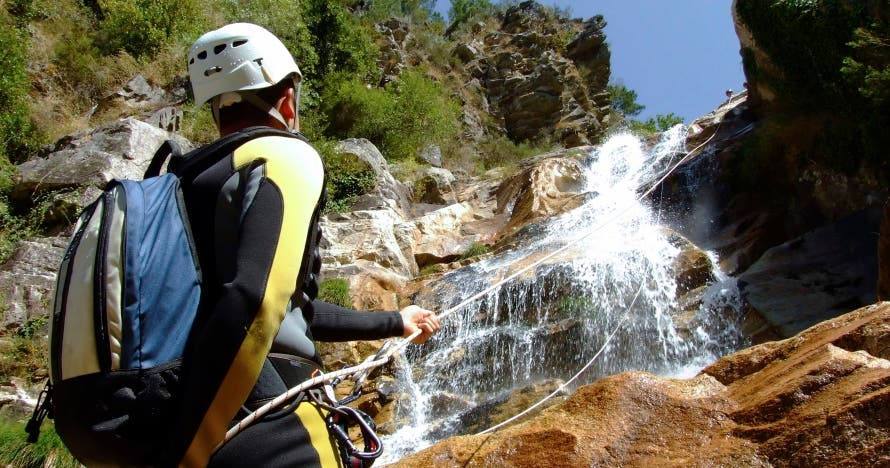 Recorre y descubre el barranco de Somosierra, aventura acuática