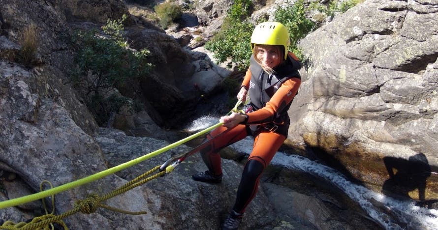 Recorre y descubre el barranco de Somosierra, aventura acuática