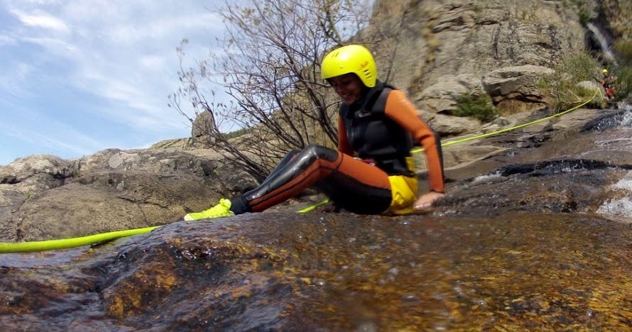 Recorre y descubre el barranco de Somosierra, aventura acuática