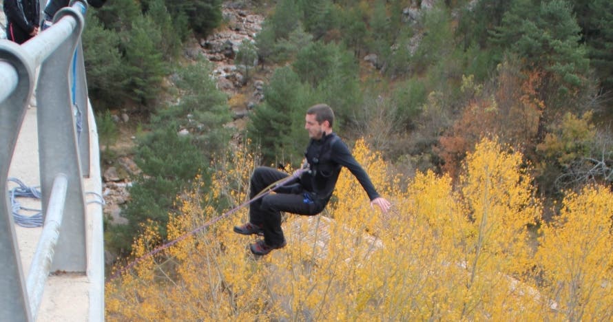 Puenting, siente la adrenalina de saltar al vacío