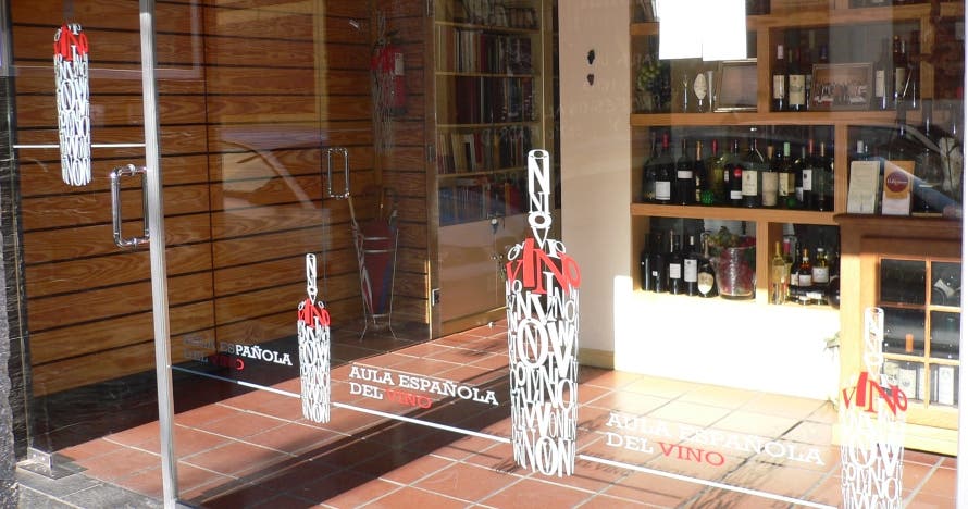 Descubre el arte de la cata de vinos con un experto enólogo