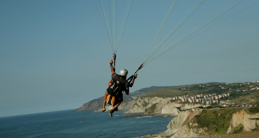 Vuela en parapente bi-plaza y descubre paisajes increíbles en Vizcaya