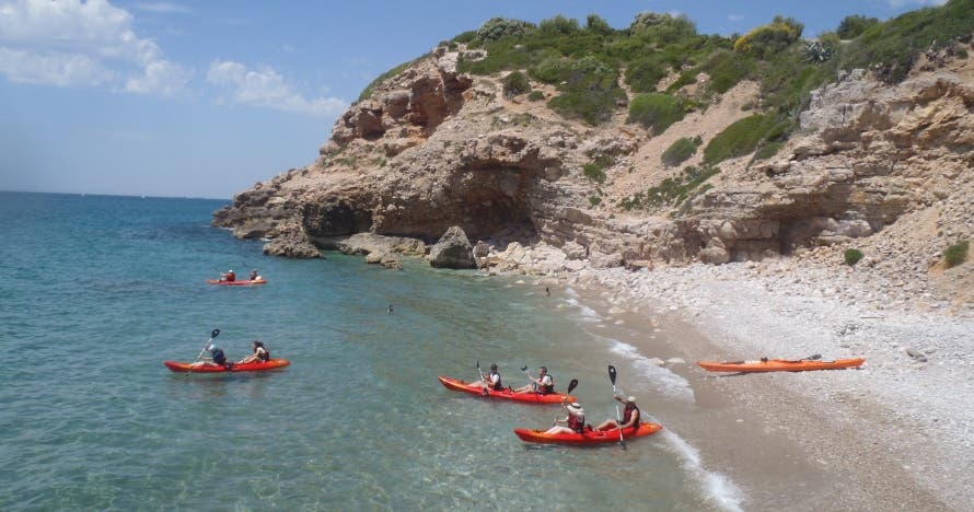 Explora la costa de Sitges en kayak: 2 horas de diversión
