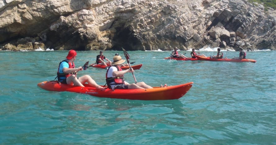 Explora la costa de Sitges en kayak: 2 horas de diversión