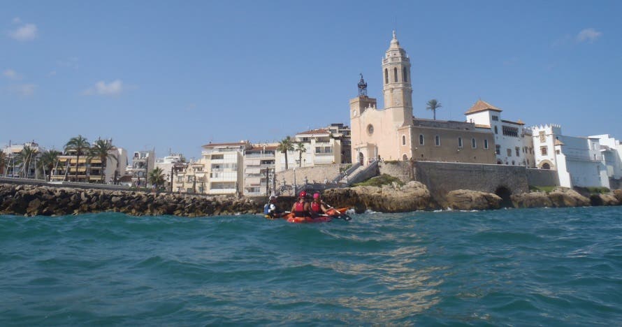 Explora la costa de Sitges en kayak: 2 horas de diversión
